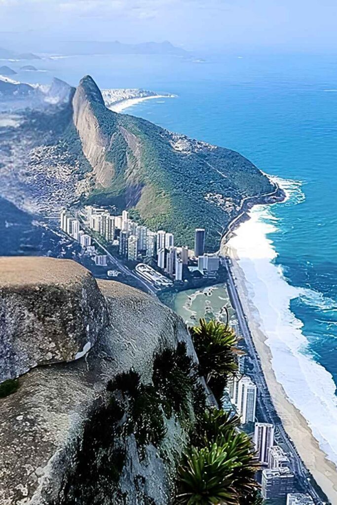 Vista de cinema no alto da pedra da gávea