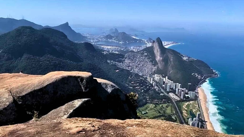 A trilha escondida que leva a um dos cartões postais mais impressionantes do Rio (Pedra da Gávea – Rio de Janeiro)