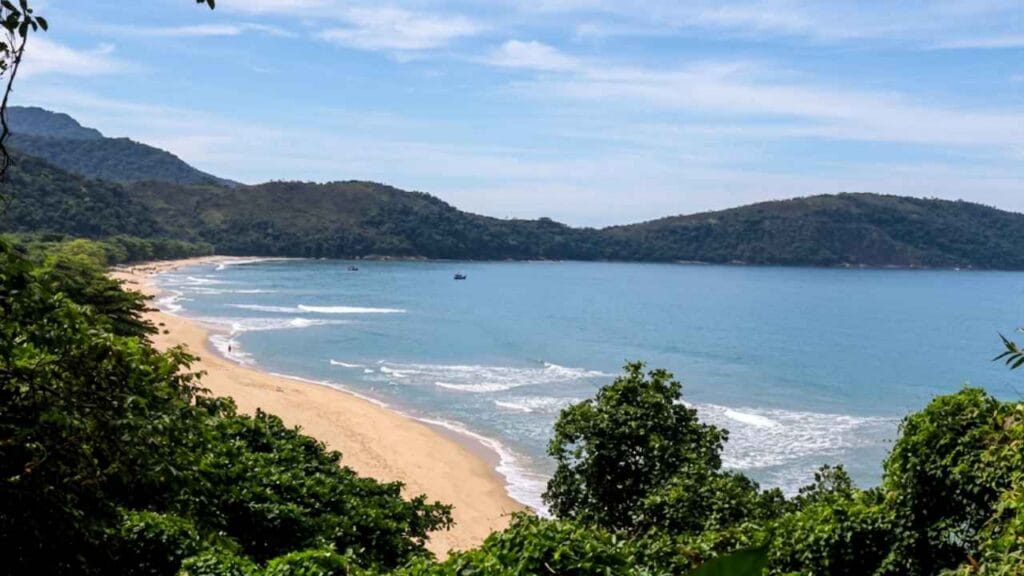 Conheça a praia selvagem que muitos consideram a mais bonita do estado (Praia do Sono – Paraty)