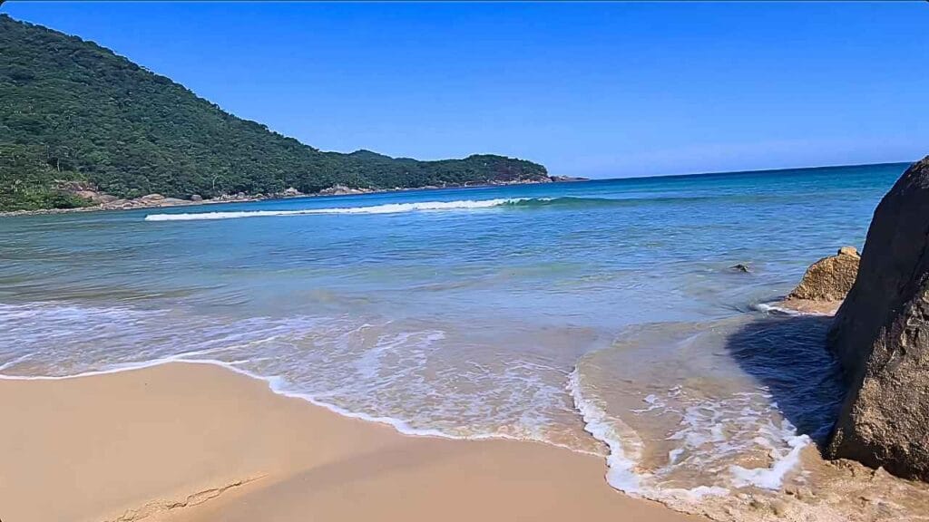 Conheça o paraíso natural que está conquistando quem busca tranquilidade (Praia de Antigos – Paraty)