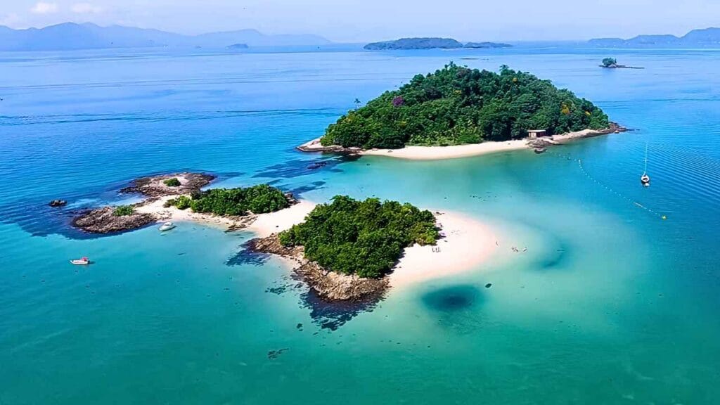 Esta ilha paradisíaca do Rio ainda escapa das multidões na maior parte do ano (Ilha de Cataguás – Angra dos Reis)