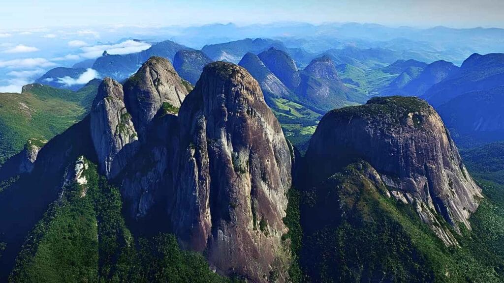 O lugar pouco explorado que reúne cachoeira, mirante e paisagens incríveis (Parque Estadual dos Três Picos – Nova Friburgo)