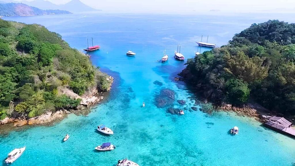 O paraíso de águas cristalinas que está encantando viajantes no Brasil (Lagoa Azul – Ilha Grande)