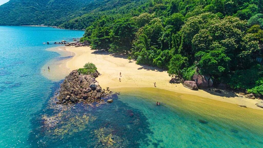 O paraíso entre mar e montanhas que está encantando quem visita a Costa Verde (Saco do Mamanguá – Paraty)