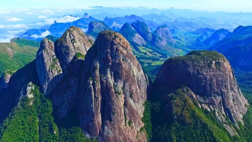 O refúgio natural a menos de duas horas da capital que surpreende visitantes (Parque Estadual dos Três Picos – Nova Friburgo)